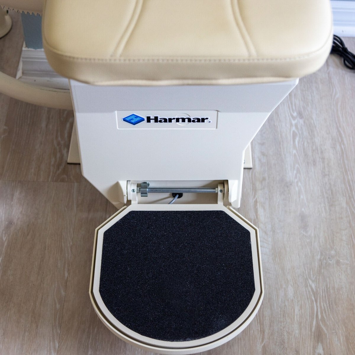 Helix curved stair lift footrest