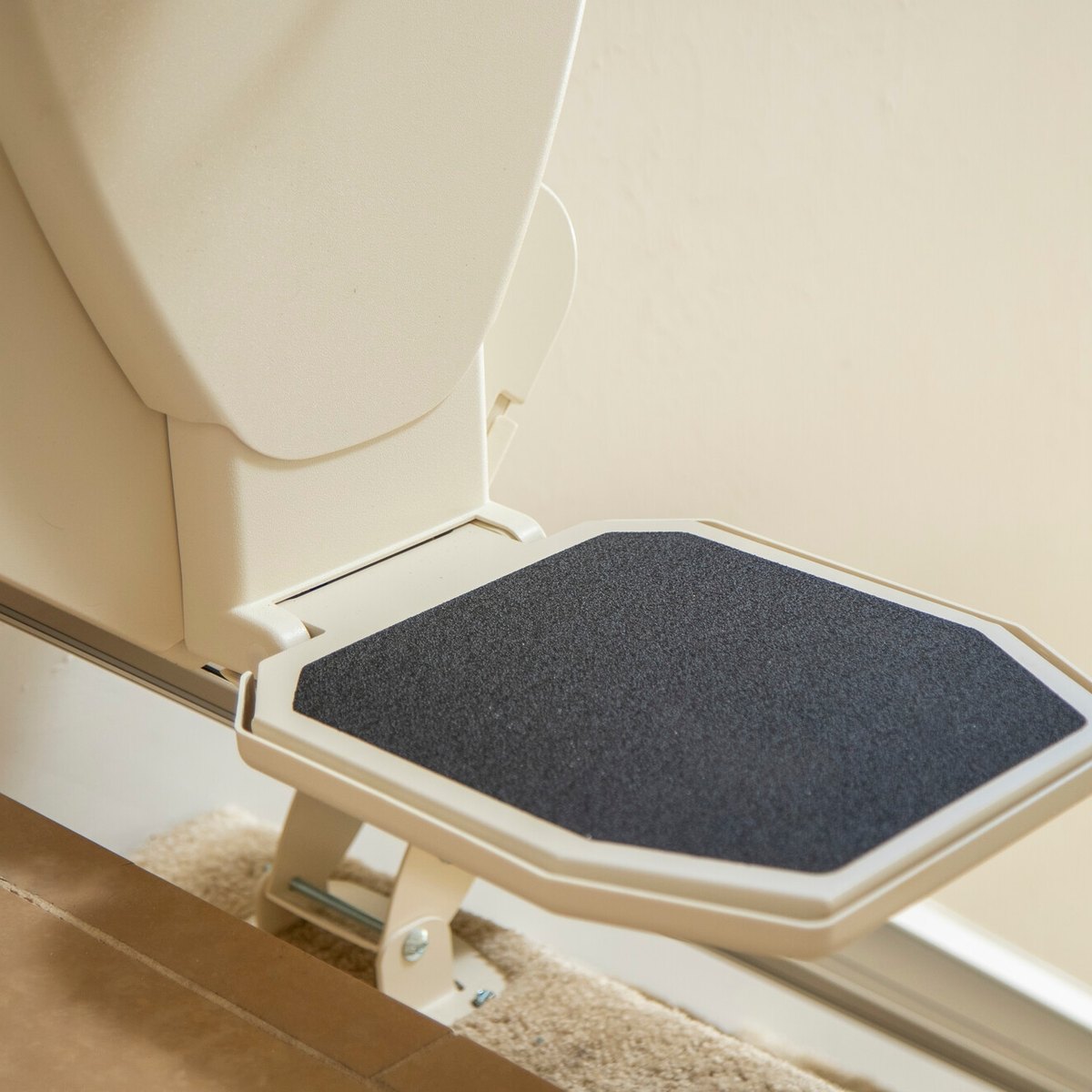 Harmar SL600 footrest on a carpeted staircase